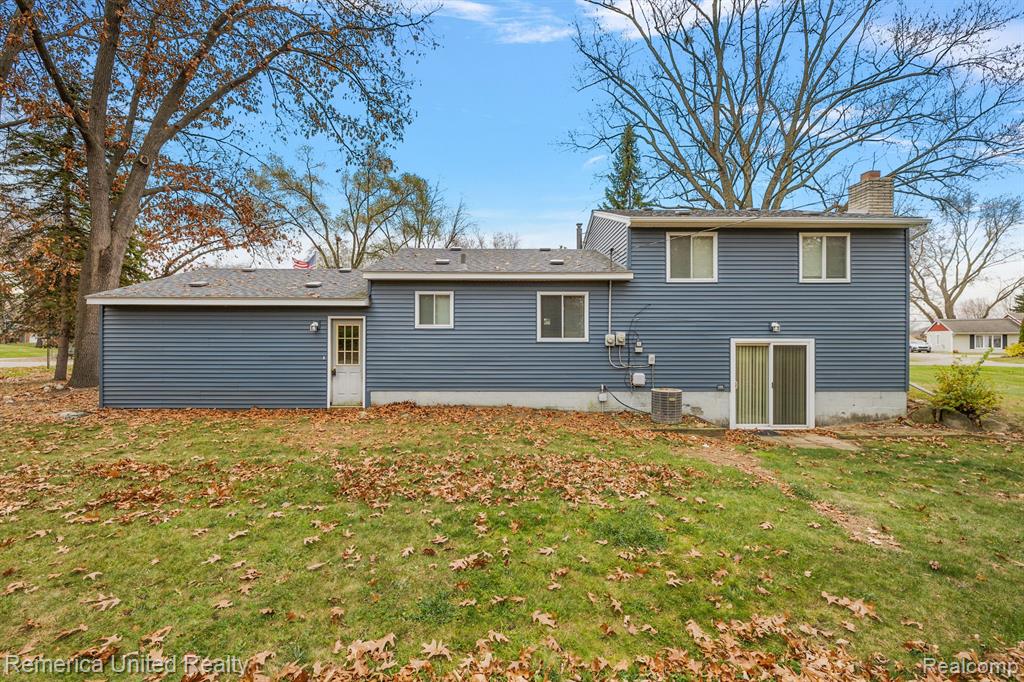 876 RIDGEMONT Street, Commerce Twp, MI 48382 — Photo 6