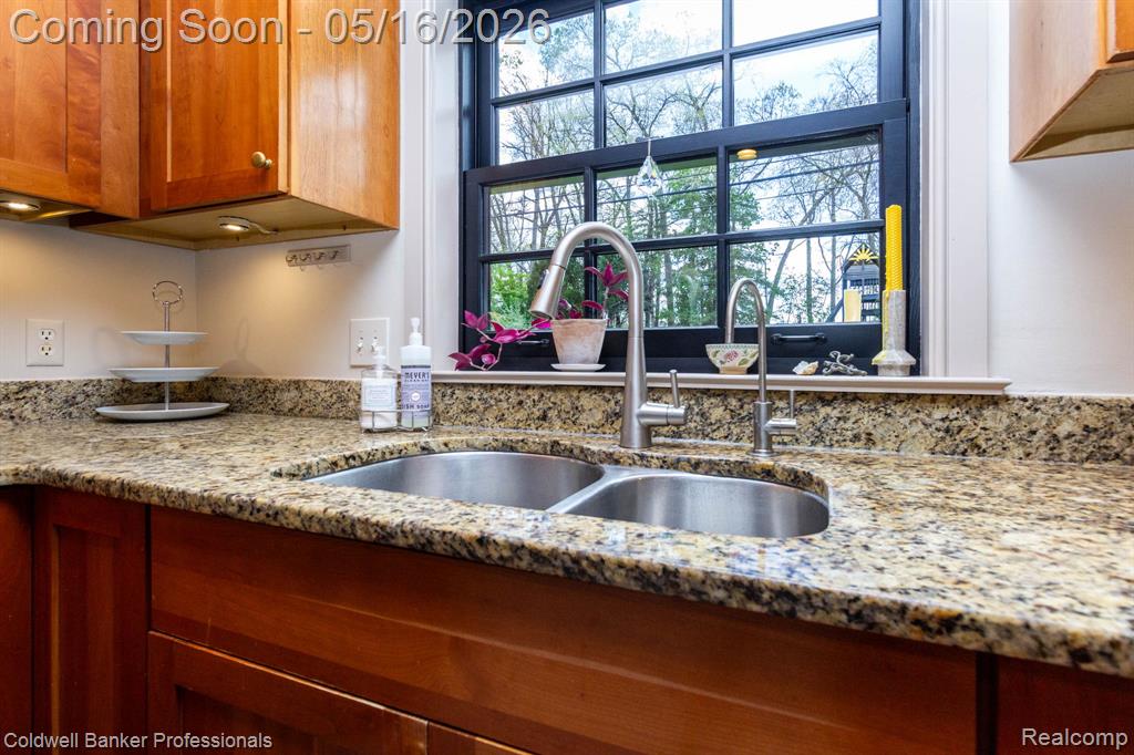605 Apple Hill Lane, Rochester Hills, MI 48306 — Photo 18