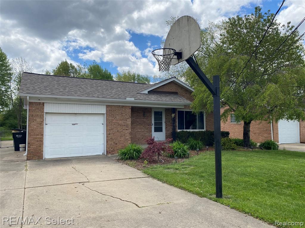 607 W Girard Avenue, Madison Heights, MI 48071 — Photo 12