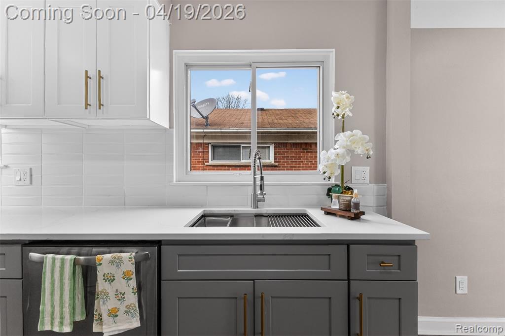 9075 W Parkway Street, Detroit, MI 48239 — Photo 18
