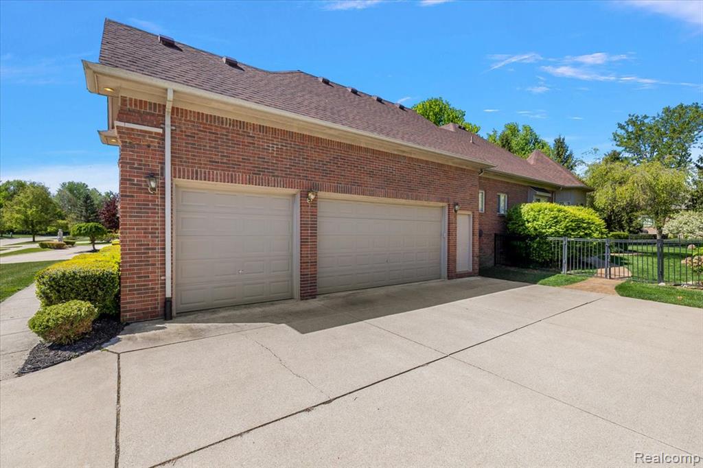 49763 Decker Drive, Shelby Twp, MI 48317 — Photo 5