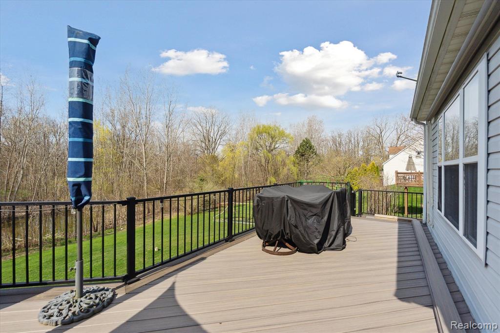 4045 FOREST EDGE Drive, Commerce Twp, MI 48382 — Photo 57