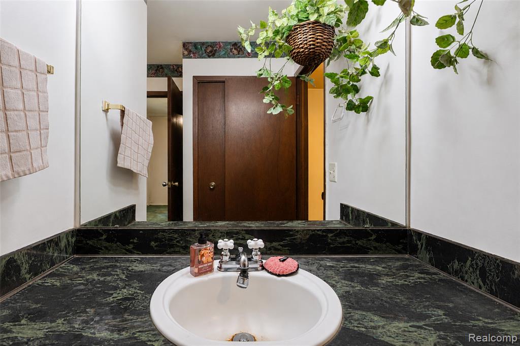 555 Tomahawk Trail, Highland, MI — Photo 20