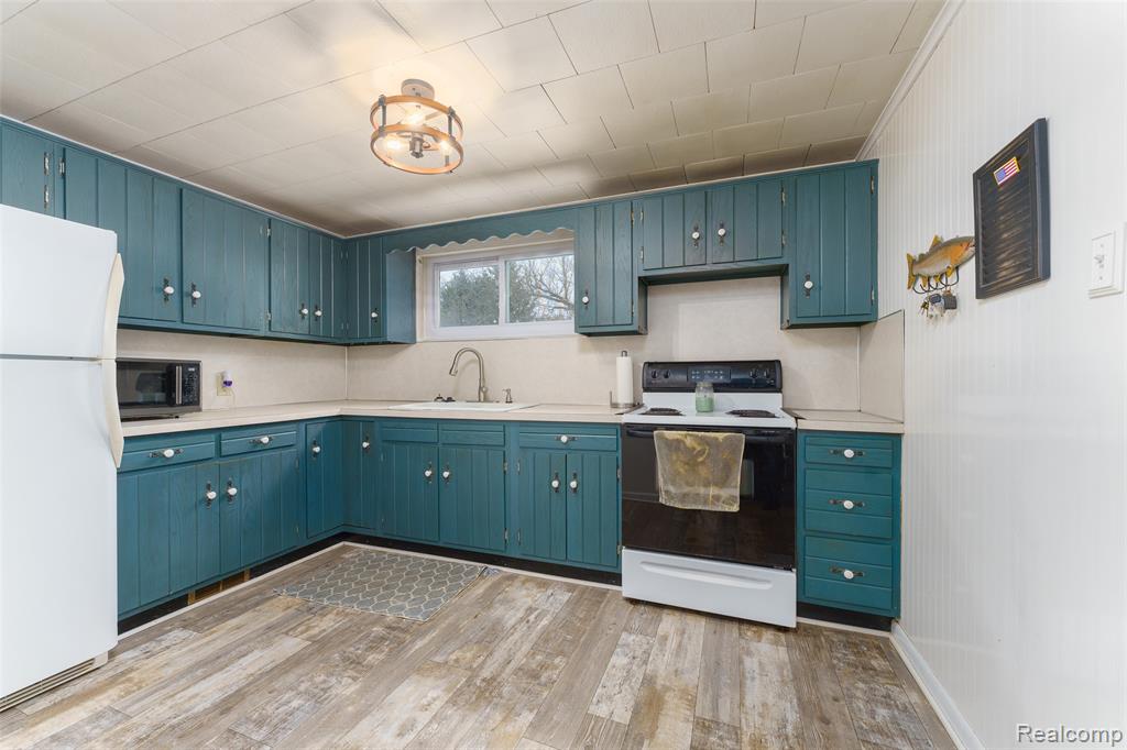 522 E FRANK Street E, Fowlerville, MI 48836 — Photo 10