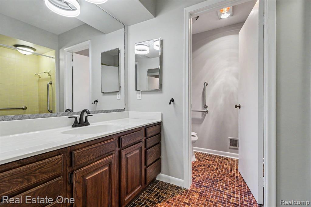 4757 Hardwoods Drive, West Bloomfield, MI 48323 — Photo 36