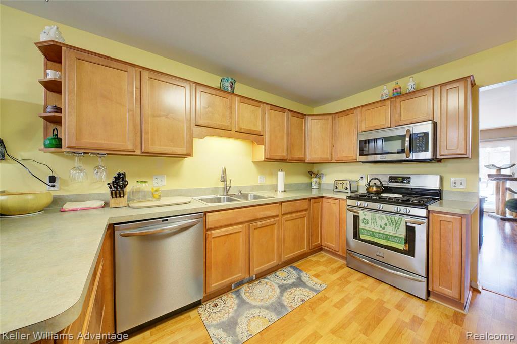 42209 Saratoga Circle, Canton, MI 48187 — Photo 29