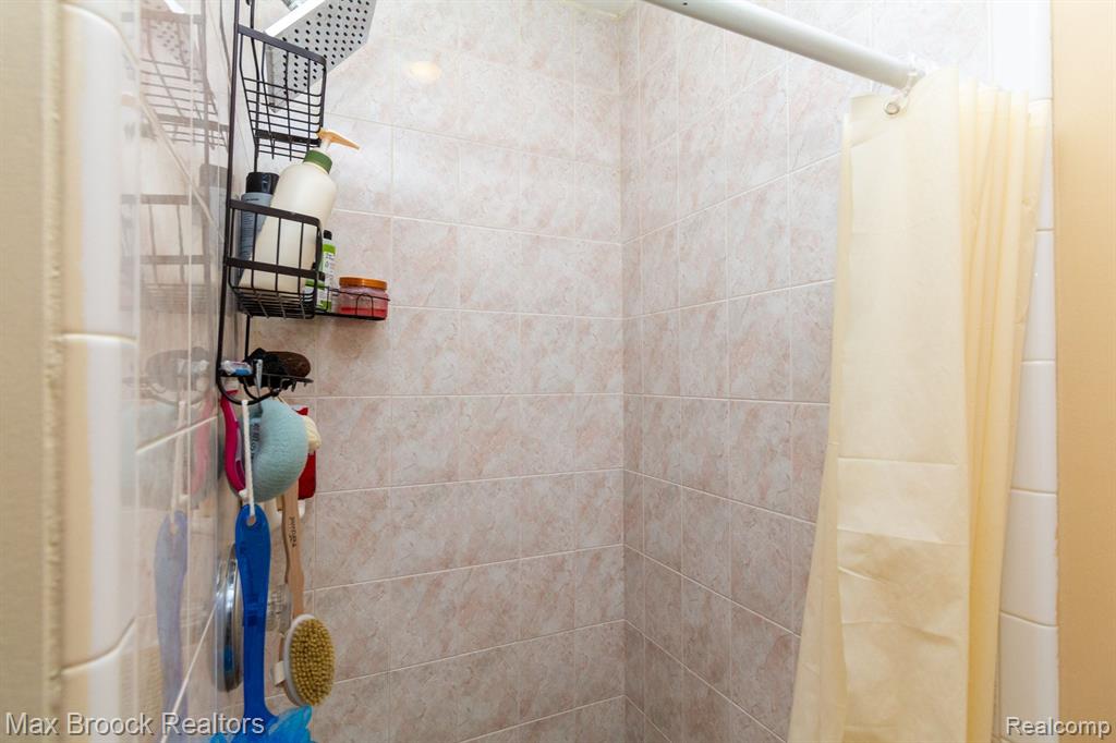 50592 MURRAY Drive, Macomb, MI 48044 — Photo 21