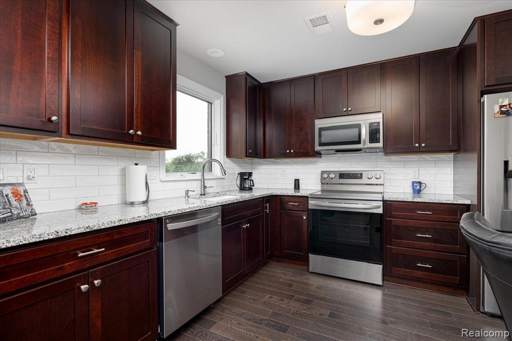 45505 N Territorial Road, Plymouth, MI 48170 — Photo 54