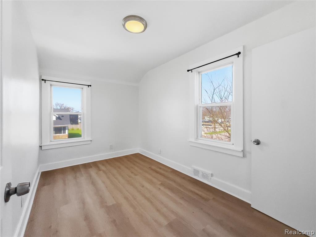41 W George Avenue, Hazel Park, MI 48030 — Photo 31