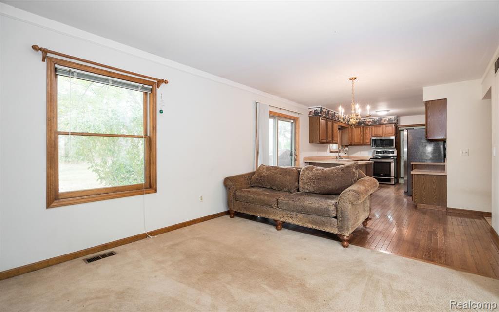 906 Dahlia Lane, Rochester Hills, MI 48307 — Photo 11
