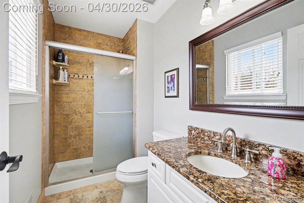 6883 Essex Court, Waterford, MI 48327 — Photo 18