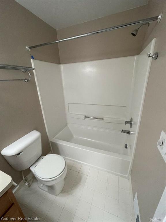 650 VILLAGE Lane, Milford, MI 48381 — Photo 6