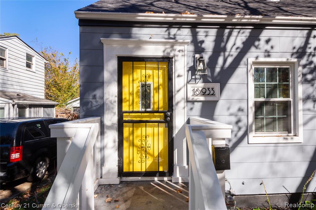 18933 Kenosha Street, Harper Woods, MI 48225 — Photo 4