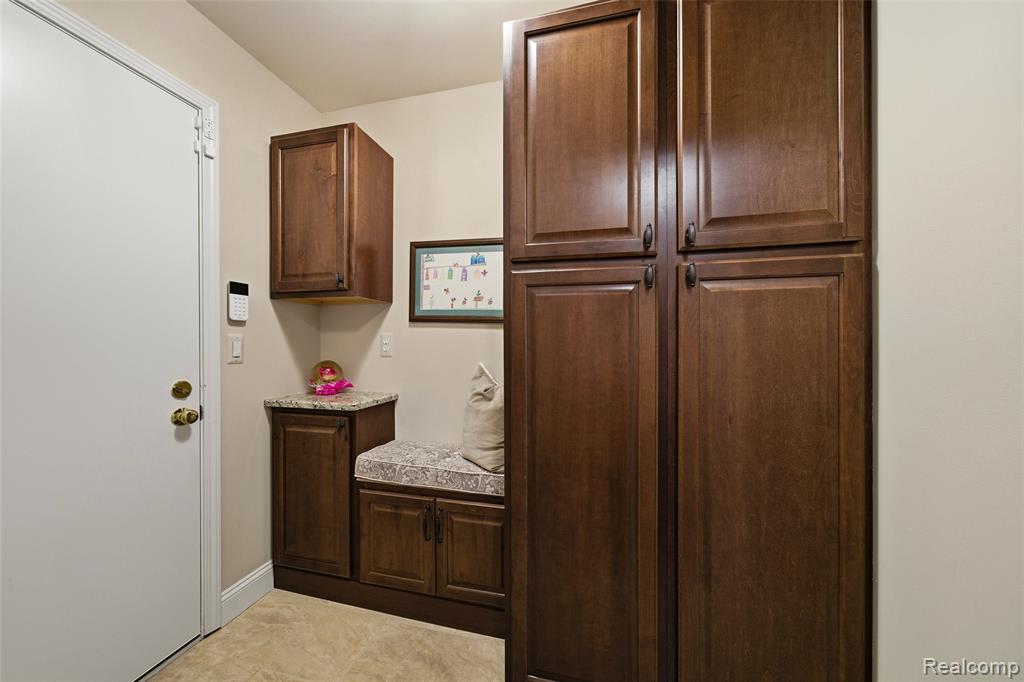 5893 Dawn Ridge Drive, Troy, MI 48098 — Photo 12