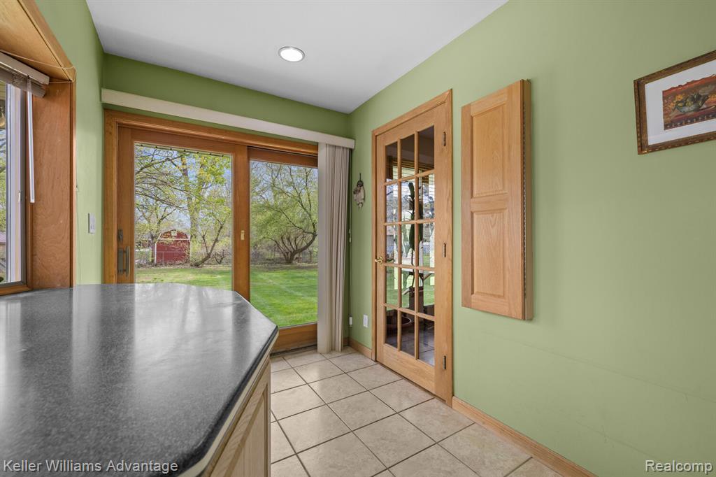 24806 Power Road, Farmington, MI 48336 — Photo 22
