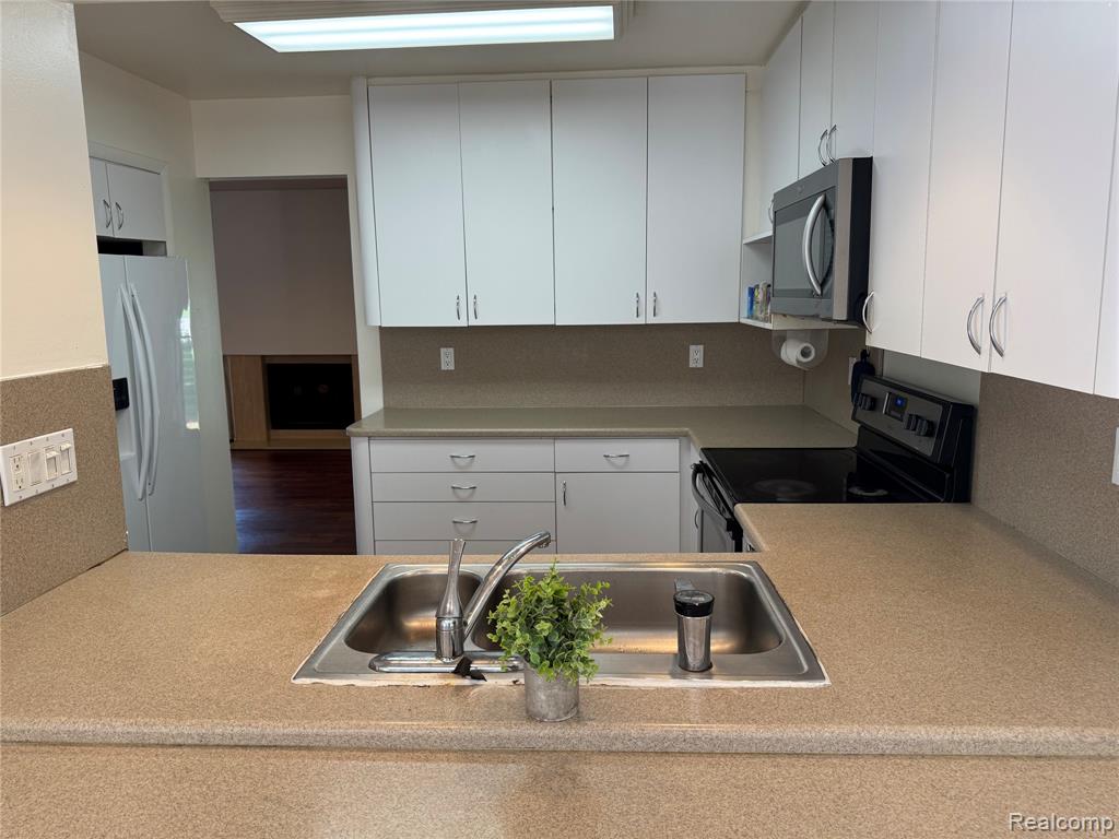 5216 Brett Court, West Bloomfield, MI — Photo 10