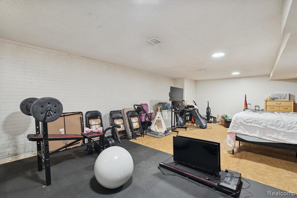 8474 Wesley Drive, Flushing, MI 48433 — Photo 38