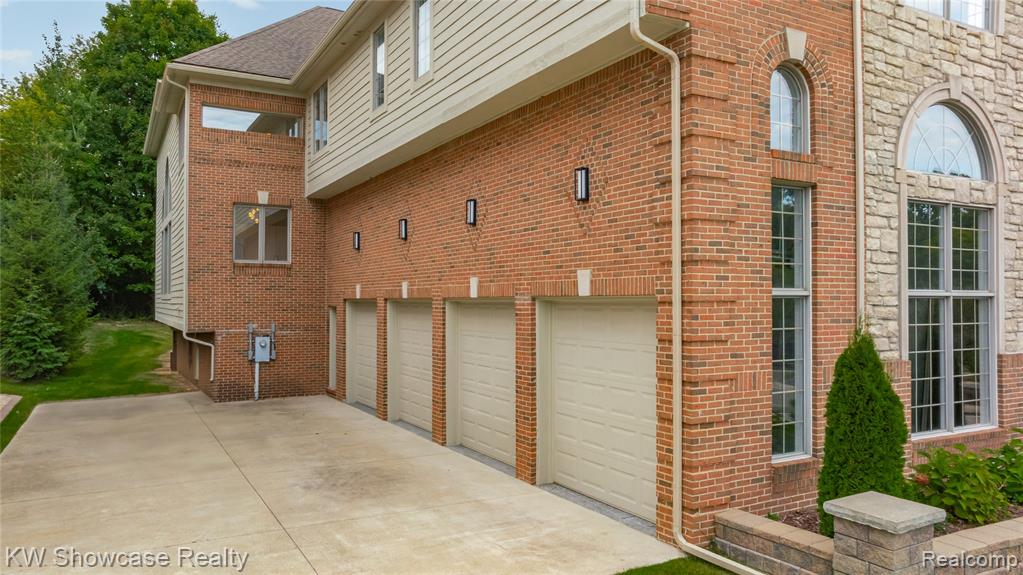 5512 Essex Court, West Bloomfield, MI — Photo 9