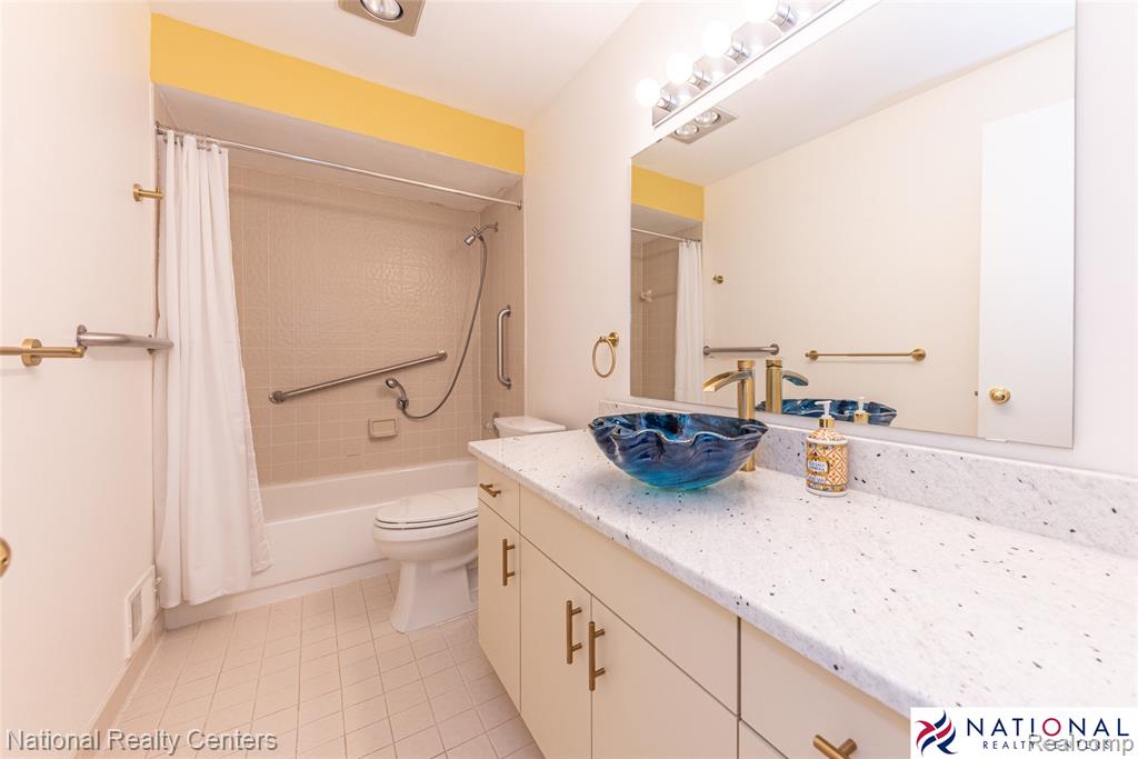29705 Pine Ridge Circle, 35, Farmington Hills, MI 48331 — Photo 14