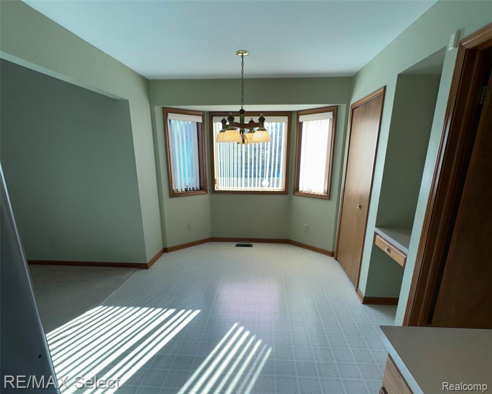 6011 Oak Creek Drive, Swartz Creek, MI 48473 — Photo 7