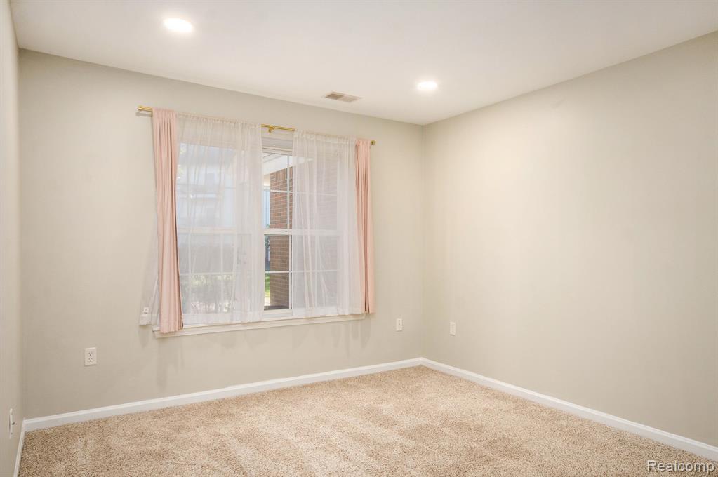 42735 Richmond Drive, Sterling Heights, MI 48313 — Photo 13