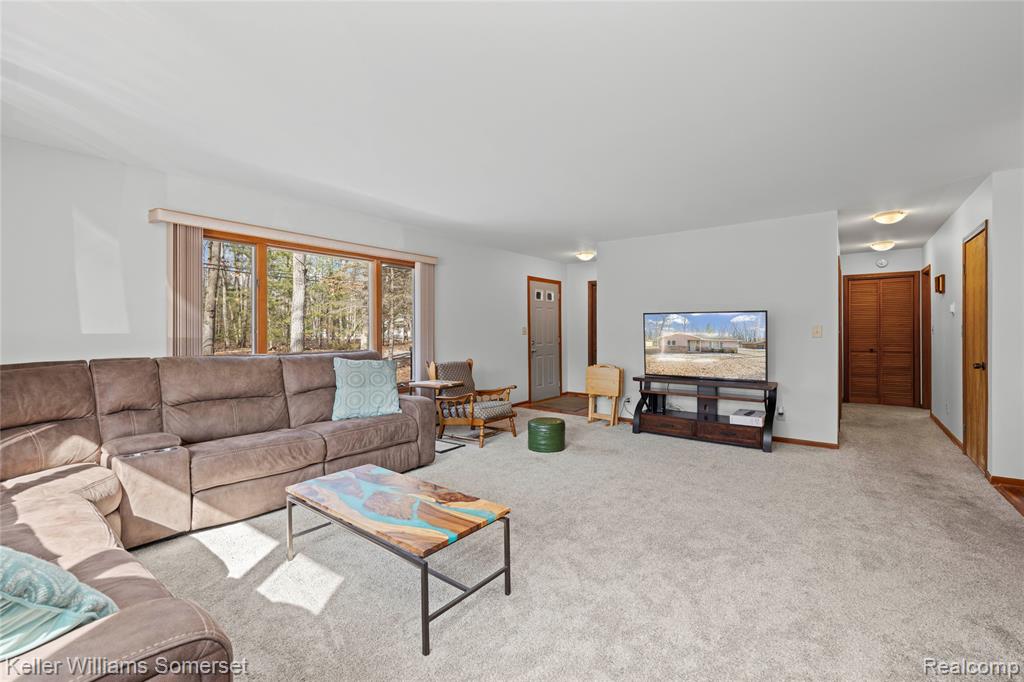 208 Hitchcock Avenue, Roscommon, MI 48653 — Photo 11