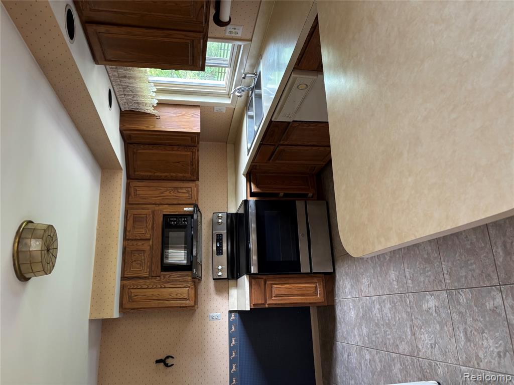 885 Lake Forest Drive, Lapeer, MI 48446 — Photo 21
