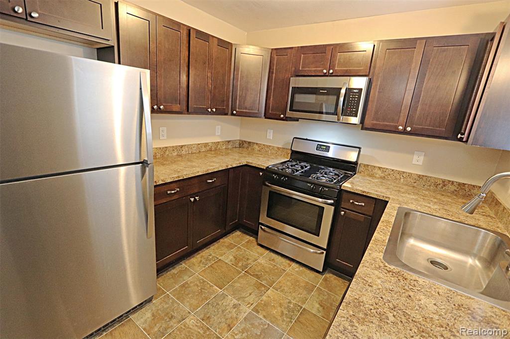8250 N Henry Ruff Road, Westland, MI — Photo 14