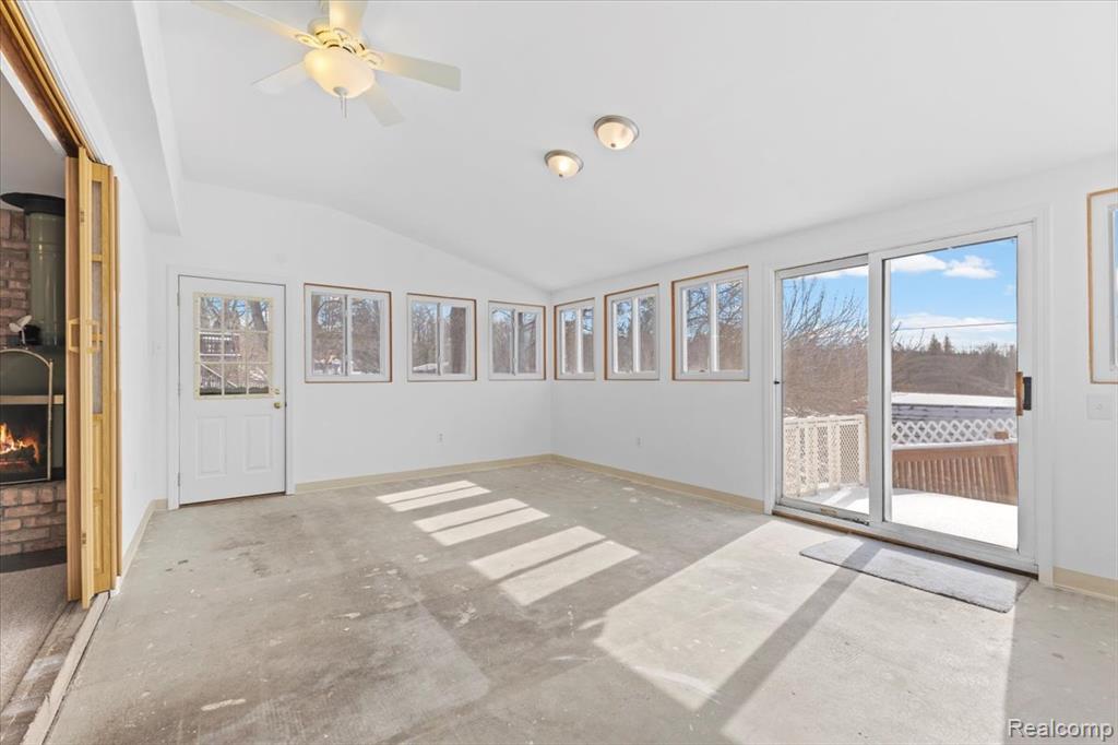 566 Eastridge Drive, Ortonville, MI 48462 — Photo 9