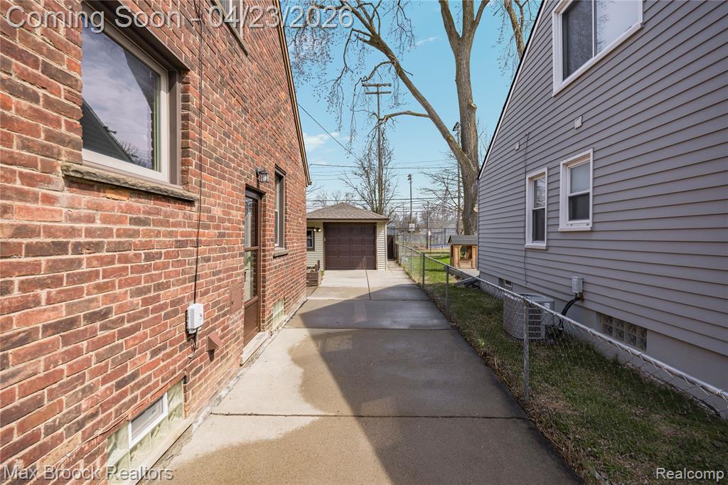 2048 Gardner Avenue, Berkley, MI 48072 — Photo 41