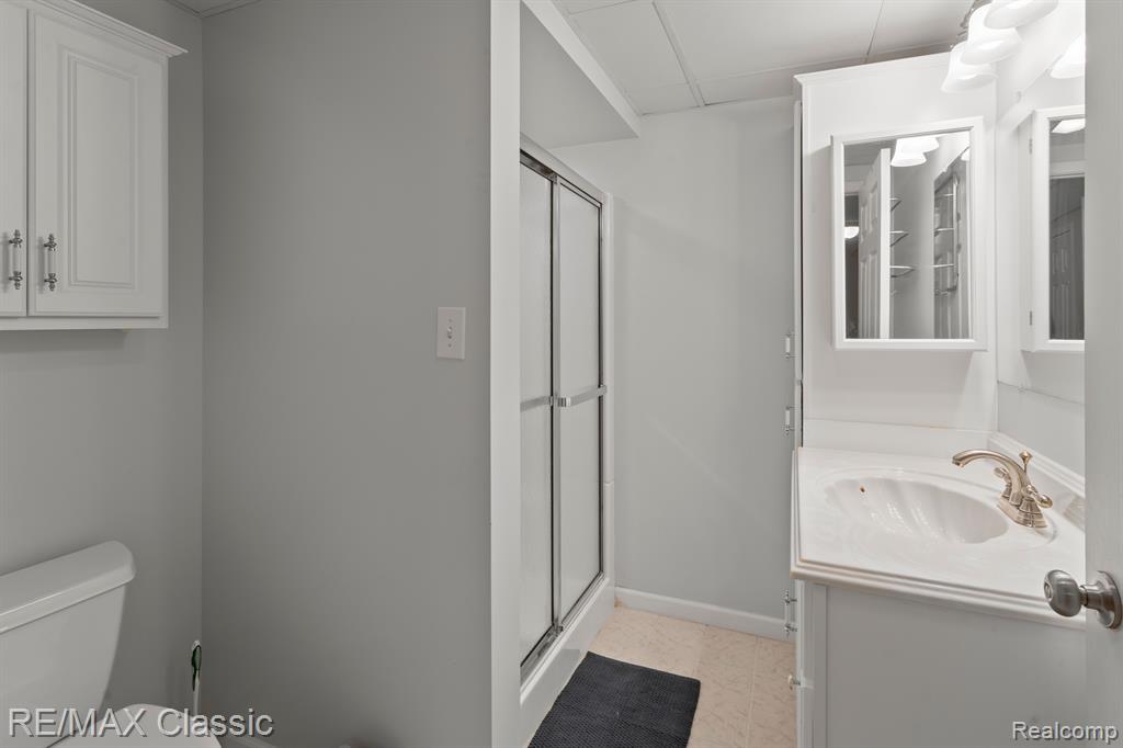 6904 GRANGER Drive, Troy, MI 48098 — Photo 45