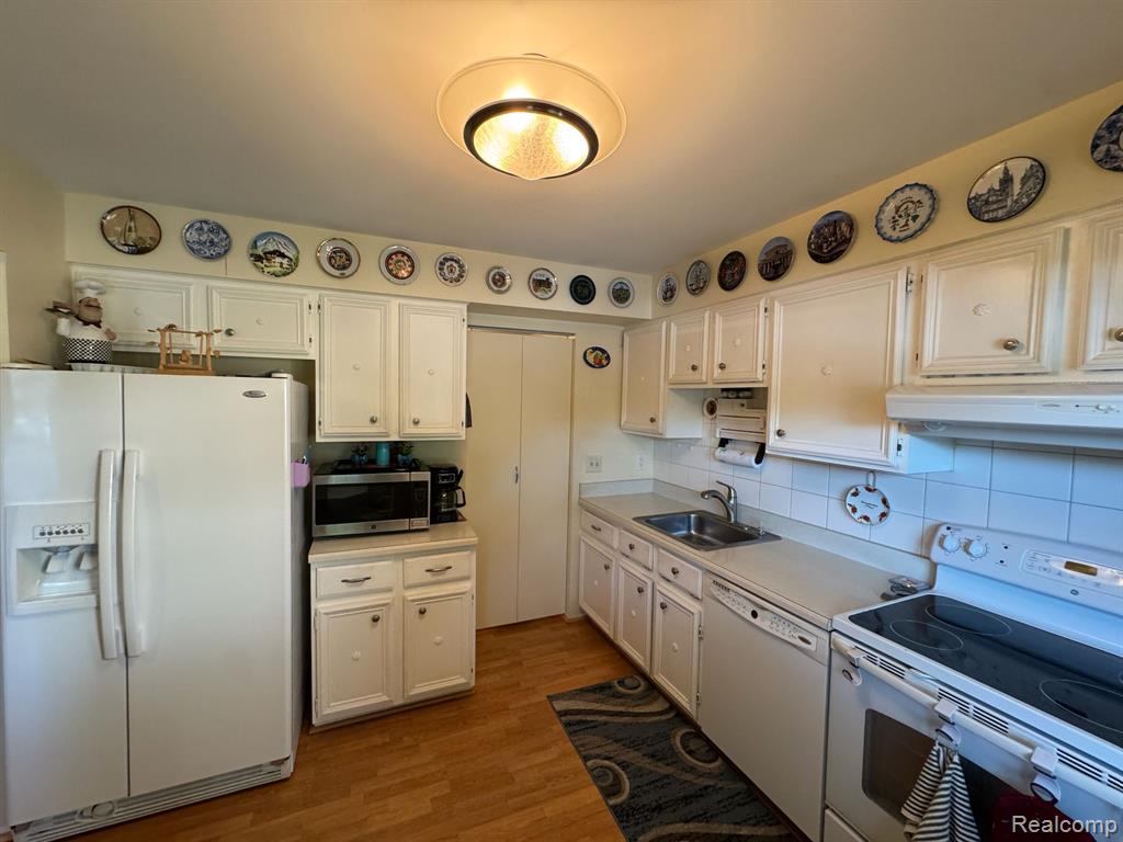 5377 Breeze Hill Place, Troy, MI 48098 — Photo 14