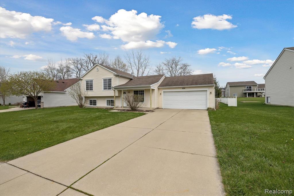 684 HAYSTACK Drive, Linden, MI 48451 — Photo 4