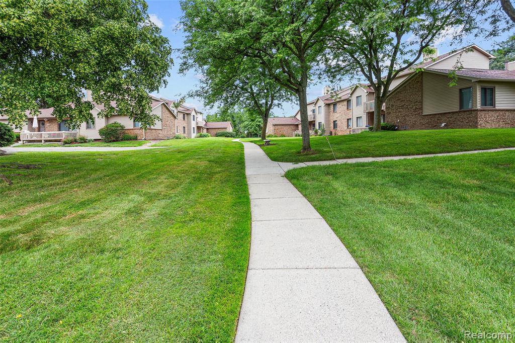 7147 Elmhurst, West Bloomfield, MI — Photo 34