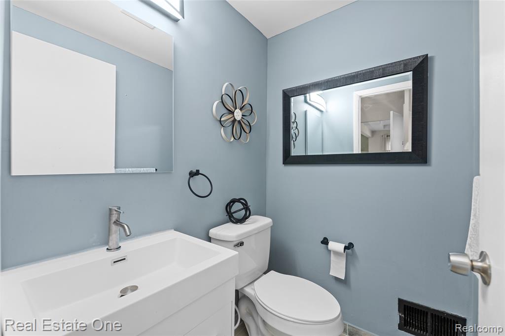 4931 Calvert Drive, Troy, MI 48085 — Photo 12