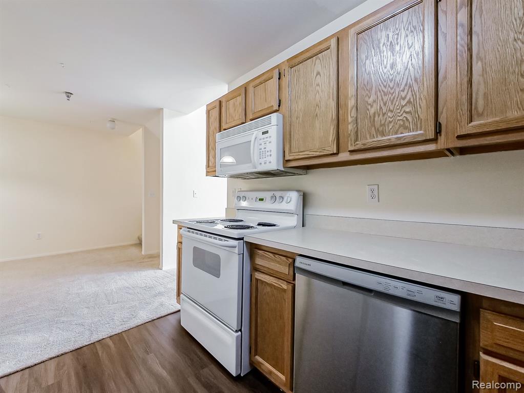 642 LYDIA Lane, Pontiac, MI 48341 — Photo 10