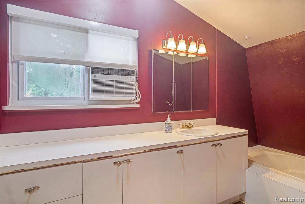10075 Graham Drive, Clarkston, MI 48348 — Photo 29