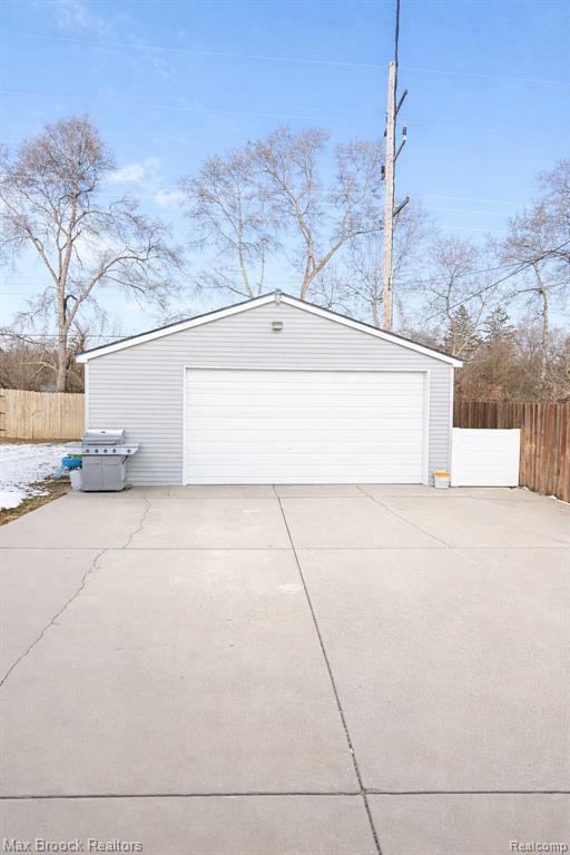 6510 Saline Drive, Waterford, MI 48329 — Photo 3