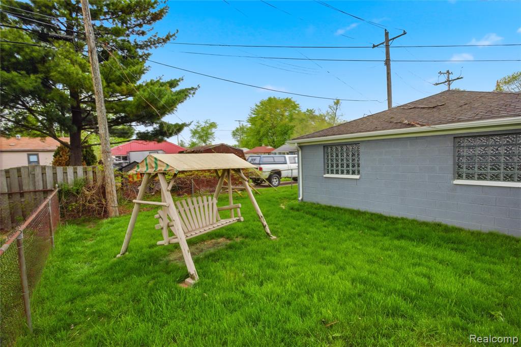 1271 E Barrett Avenue, Madison Heights, MI 48071 — Photo 28