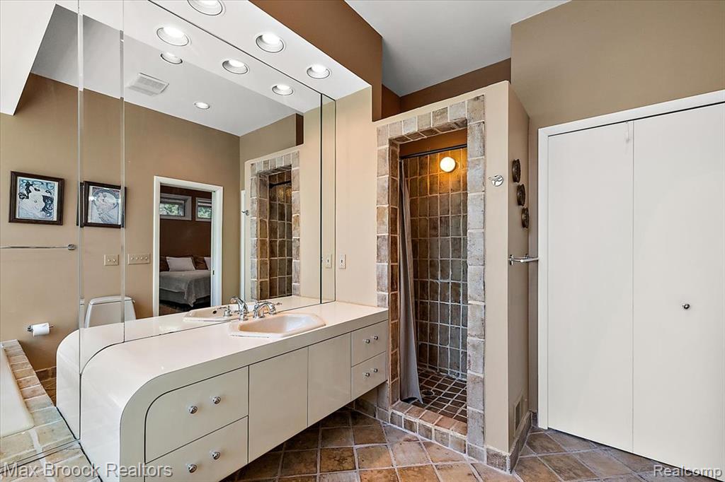 45167 9 Mile Road, Novi, MI 48167 — Photo 30