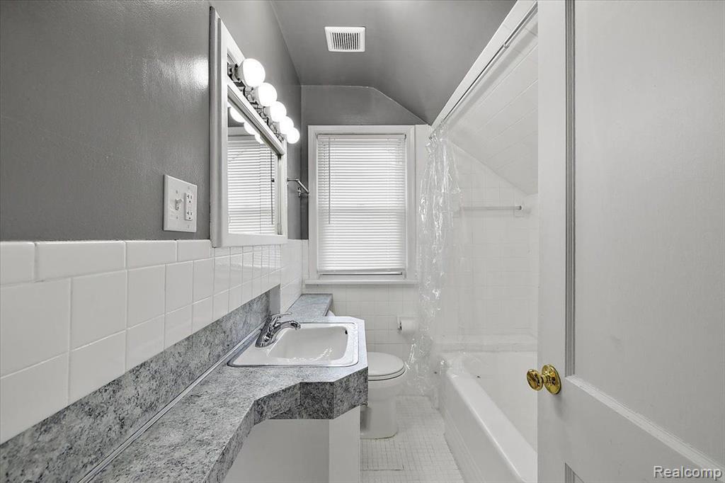 60 W Elmwood Avenue, Clawson, MI — Photo 30