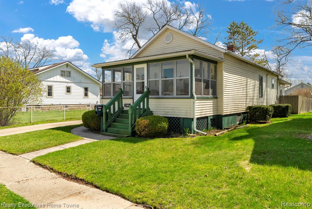 1830 Gillett Street, Port Huron, MI 48060 — Photo 4