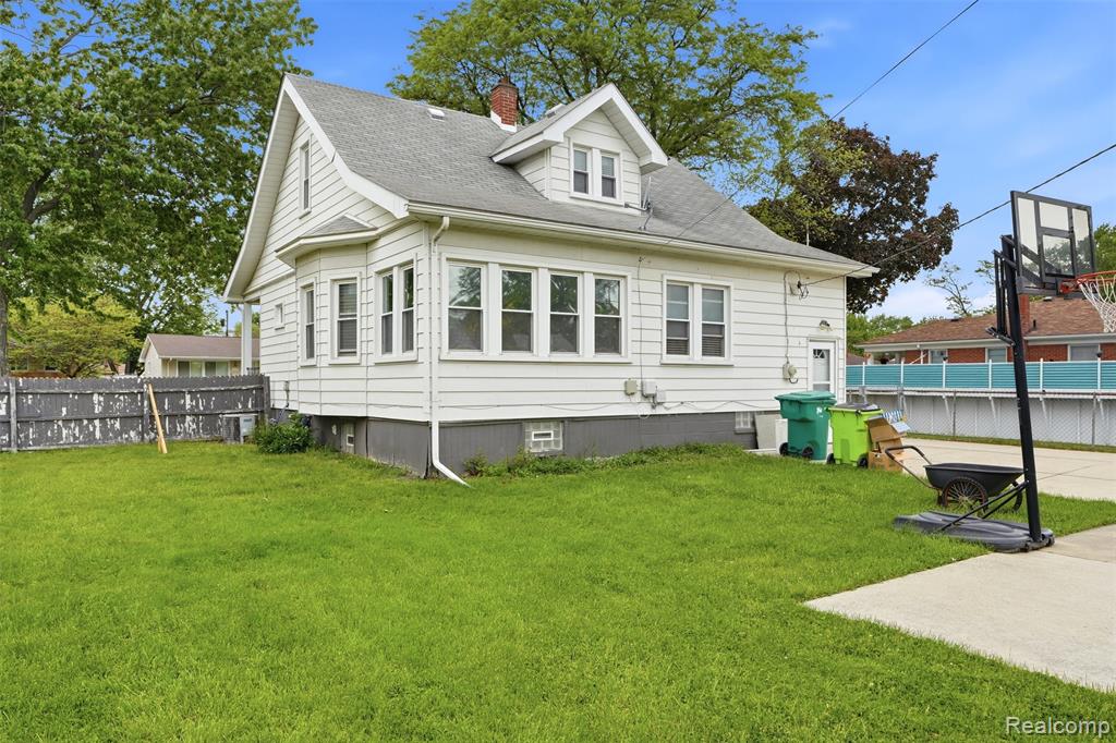 24248 Hayes Avenue, Eastpointe, MI 48021 — Photo 36