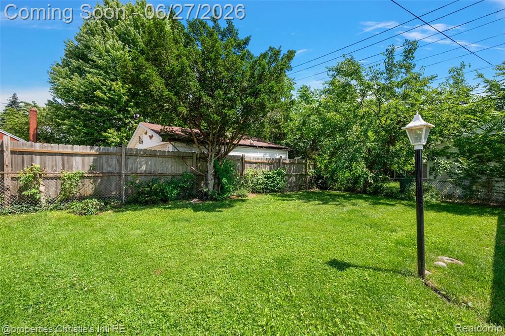 15654 Juliana Avenue, Eastpointe, MI 48021 — Photo 43