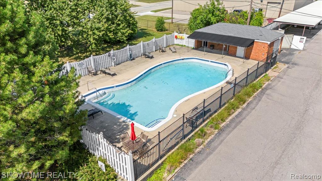 2425 Torquay Avenue, 101, Royal Oak, MI 48073 — Photo 4