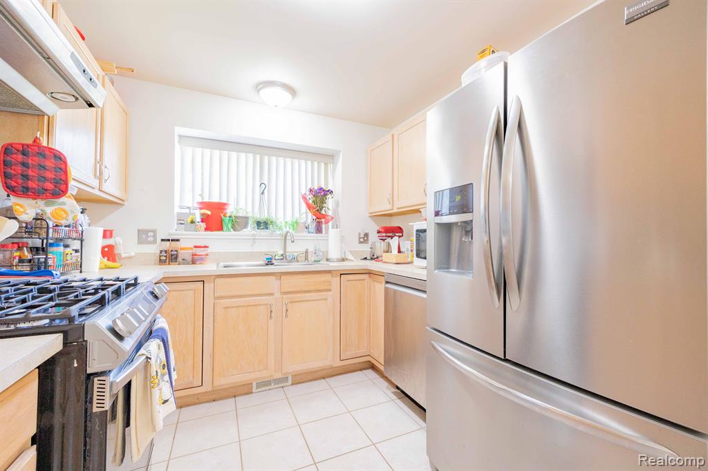 17415 N LUCILLE Circle, New Boston, MI 48164 — Photo 10