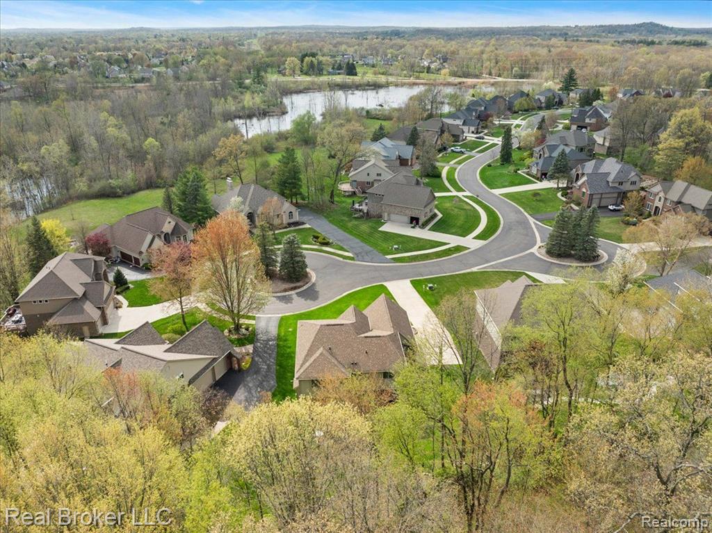 5633 GOLF POINTE Drive, Clarkston, MI 48348 — Photo 21