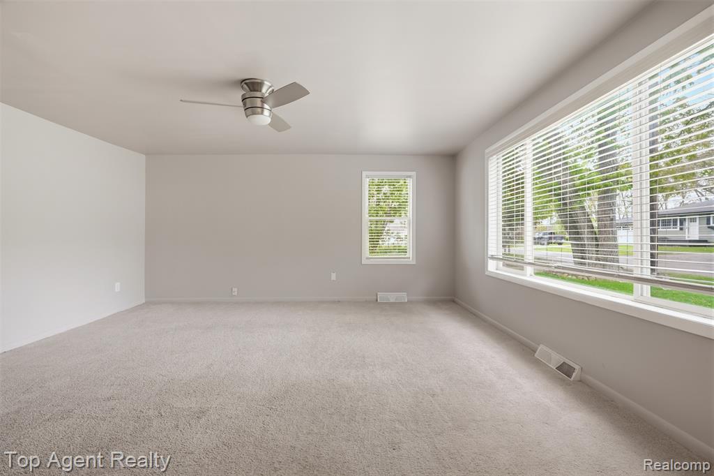 7048 Lapham, Waterford, MI 48329 — Photo 6