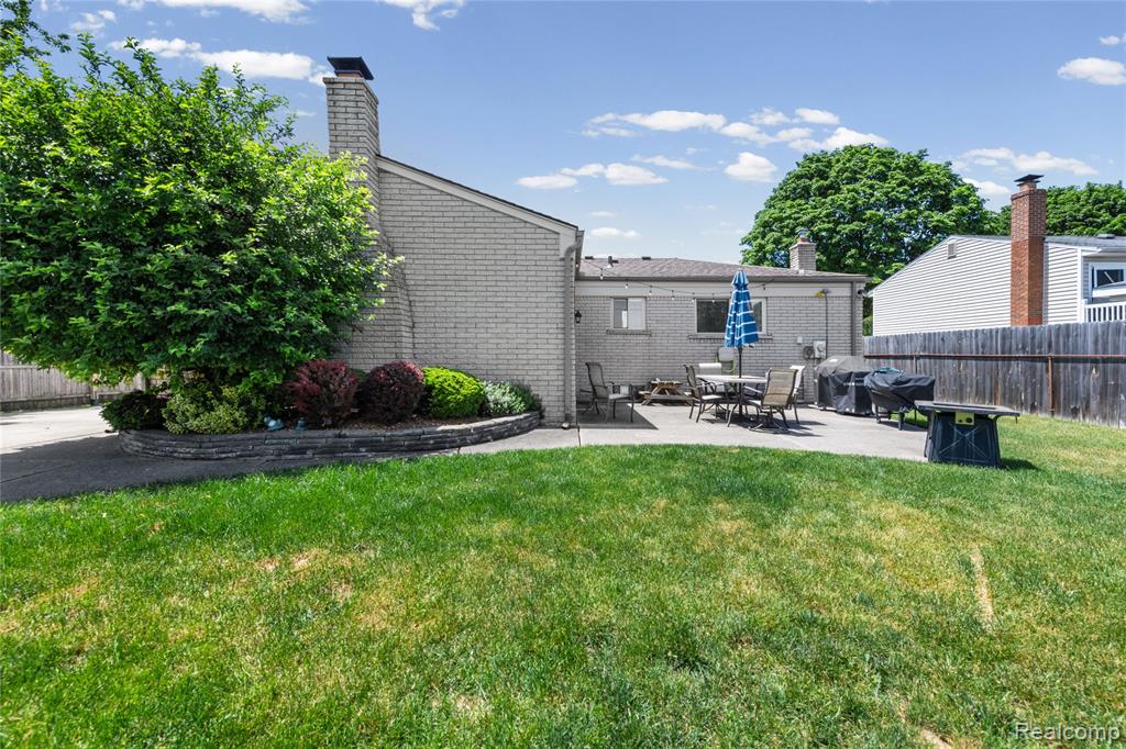 41594 Harvard Drive, Sterling Heights, MI 48313 — Photo 35