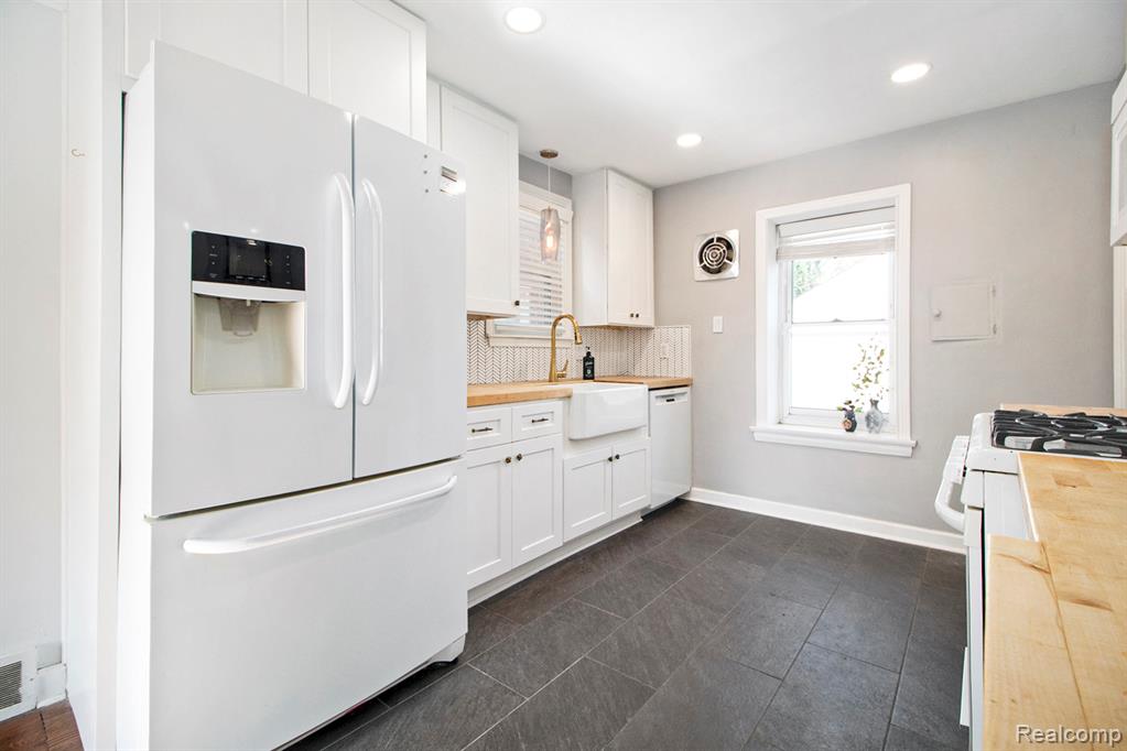 6847 Yinger Avenue, Dearborn, MI 48126 — Photo 13